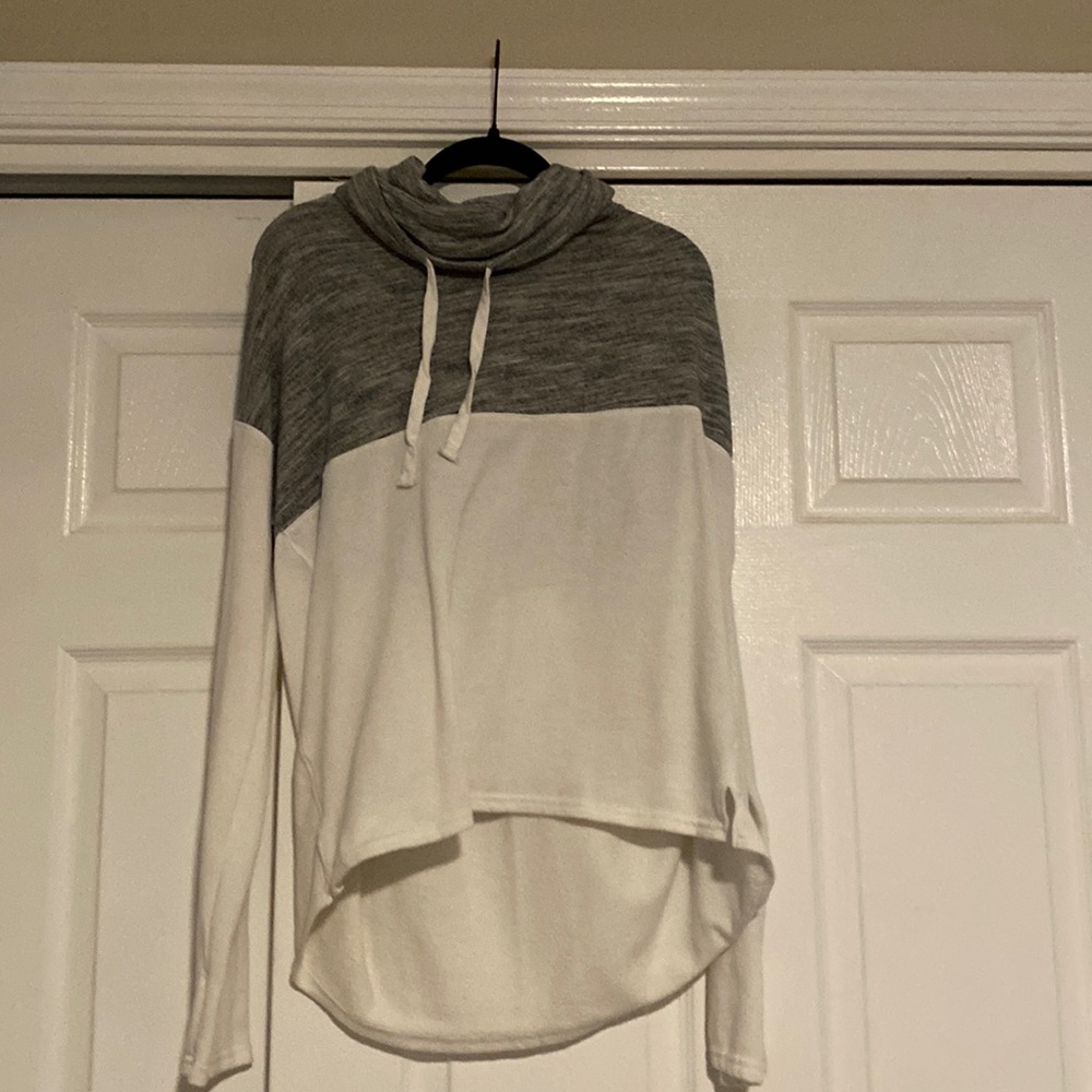 So turtle neck sweatshirt